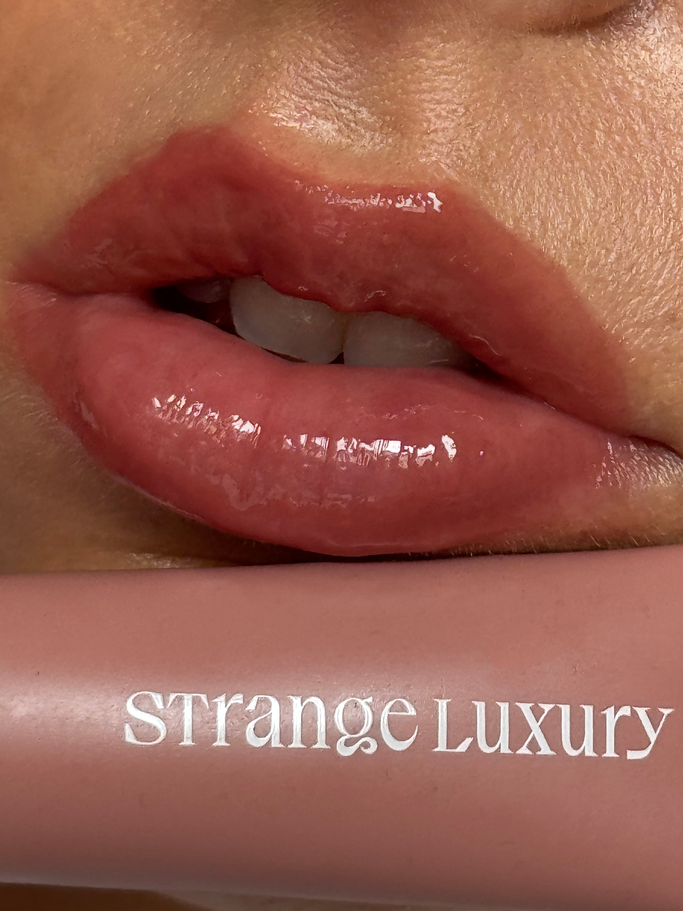 Cashmere Lips - Biscuit